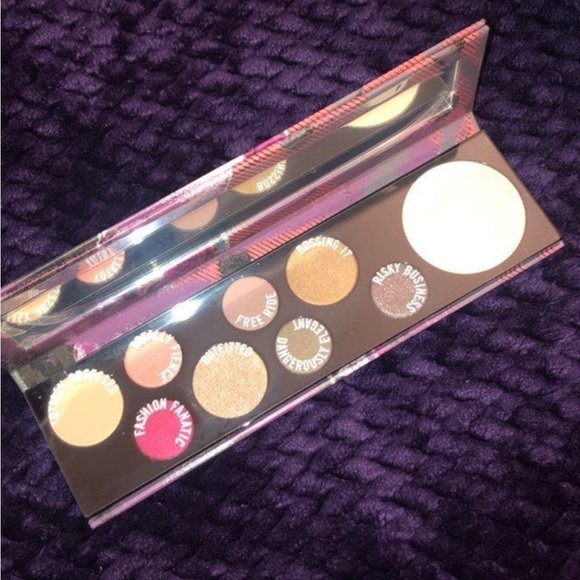 M•A•C Girls ‘Risk Taker’ Palette - Picture 4 of 9